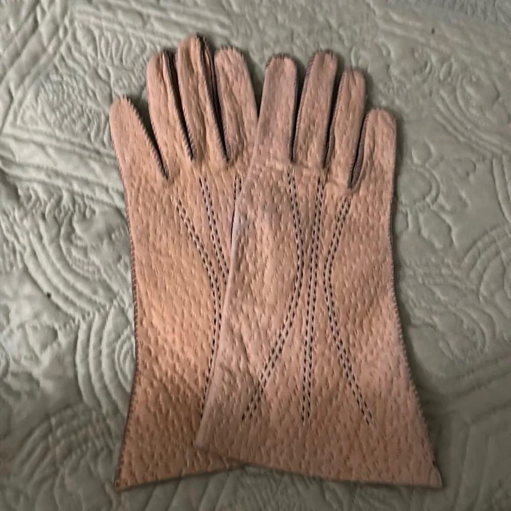 Handmade Table Cut Women’s Leather Gloves Sz. 6.5 EUC